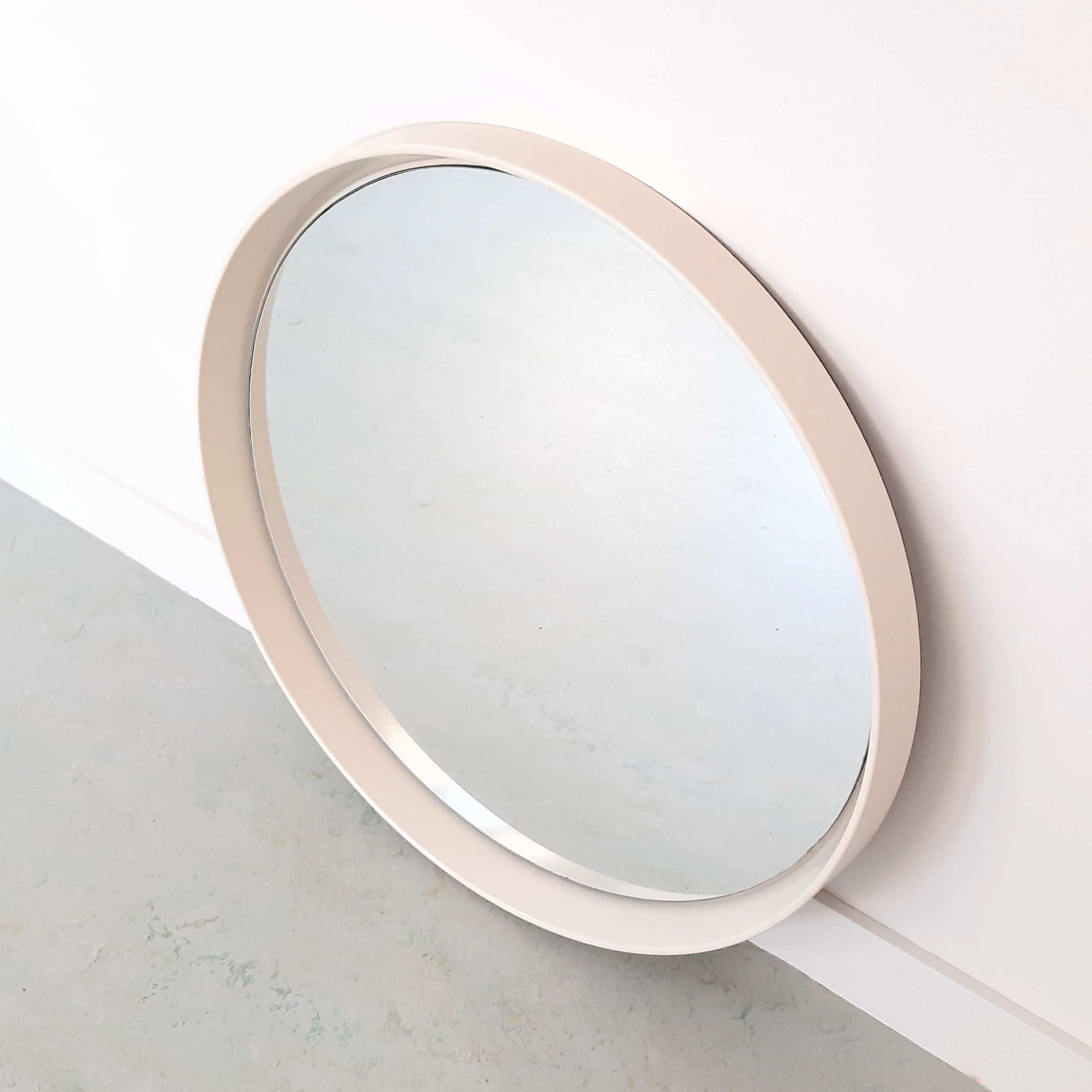 Bukken Ambitieus Secretaris TG22- Spiegel – Mirror – Made in Sweden – Ø 68 cm – Alta Design