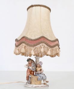 QB04 - Hummel achtig beeldje met lampenkap-  verkocht
