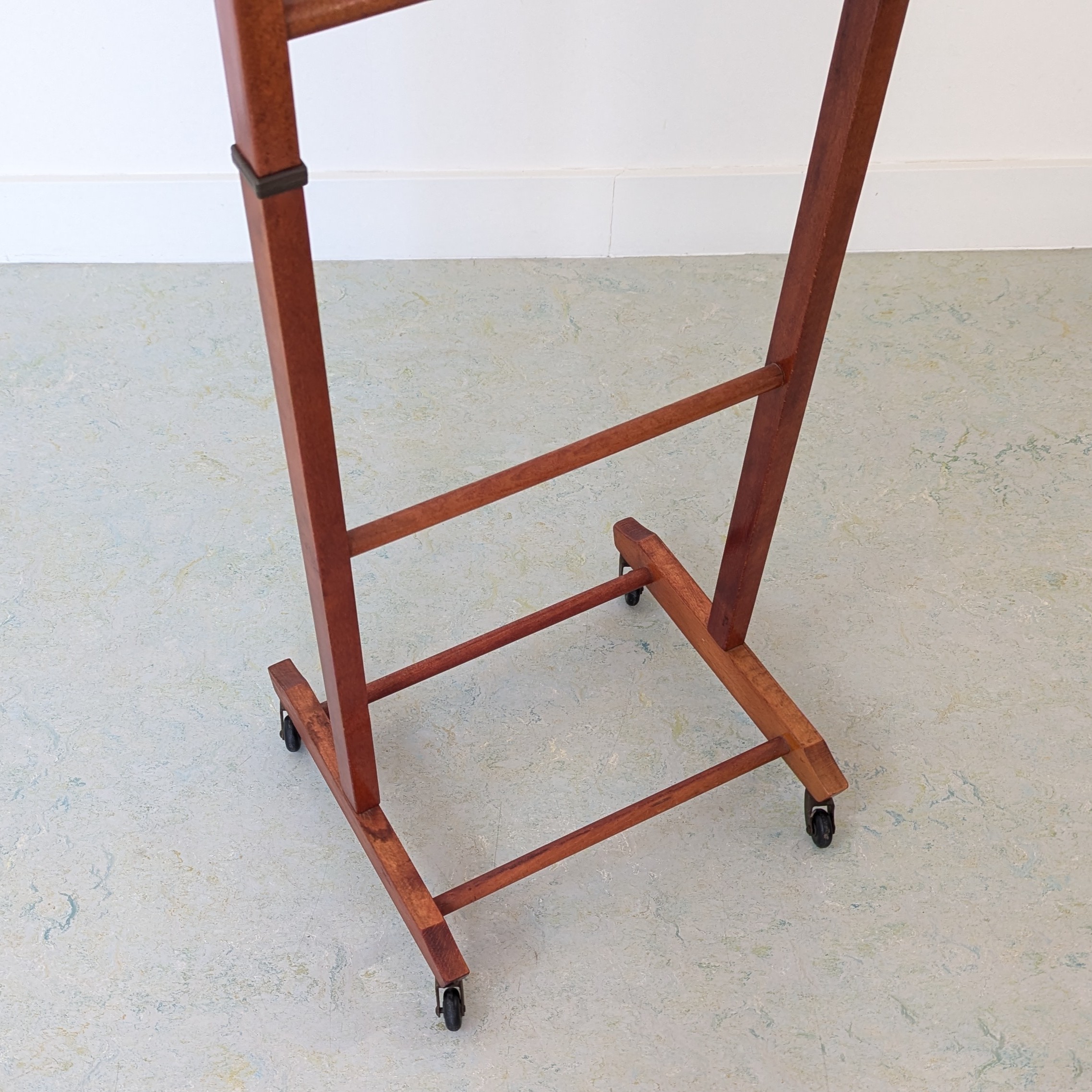 HN42 - Dressboy - Ico Parisi voor Fratelli Reguitti